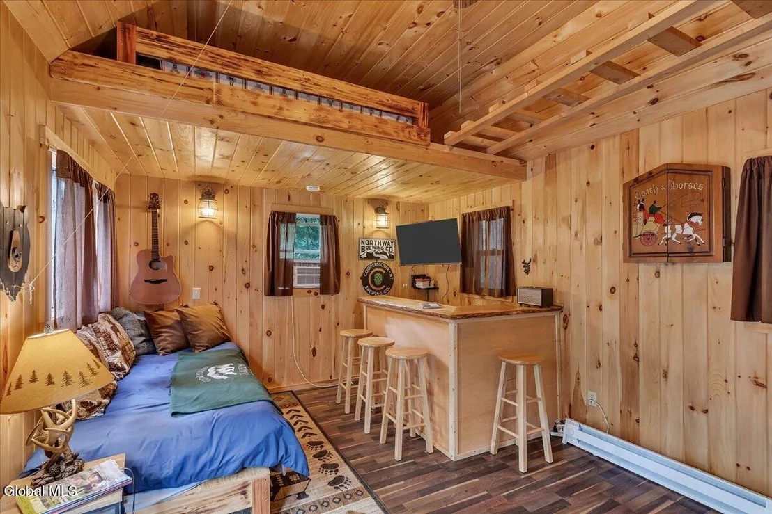 Photo of 1495 River Road