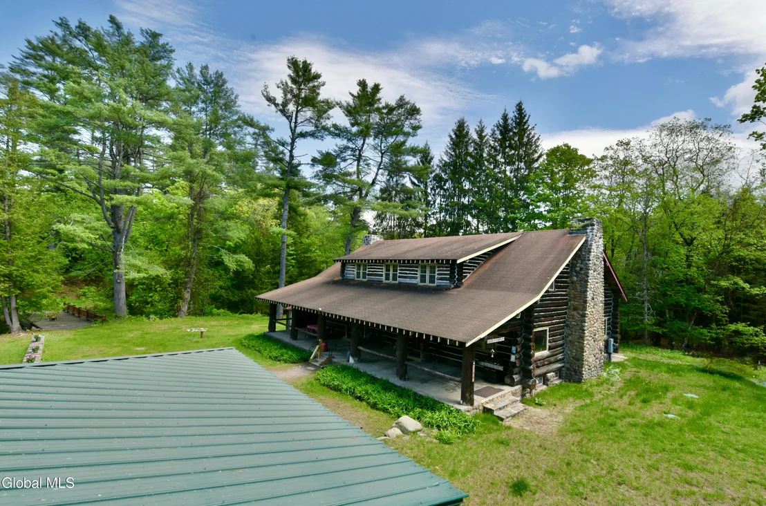 Photo of 746 Howe Road