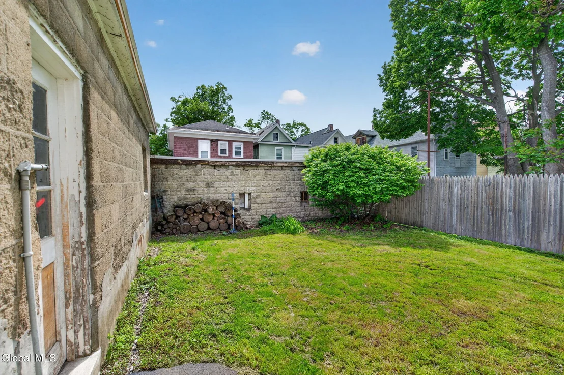 Photo of 446 Yates Street