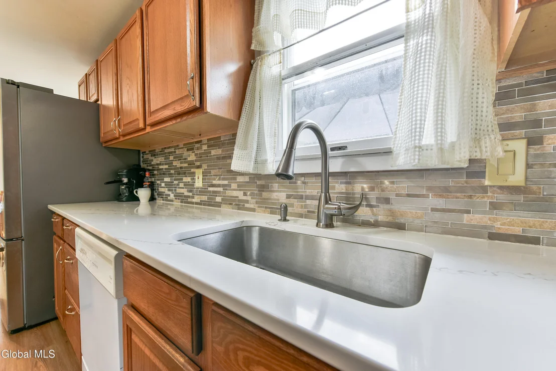 Photo of 455 Middle Road