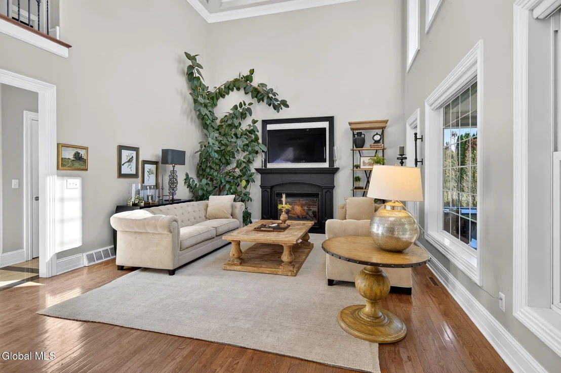Photo of 245 Menlo Park Road
