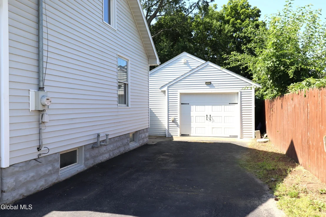 Photo of 319 Melrose Street
