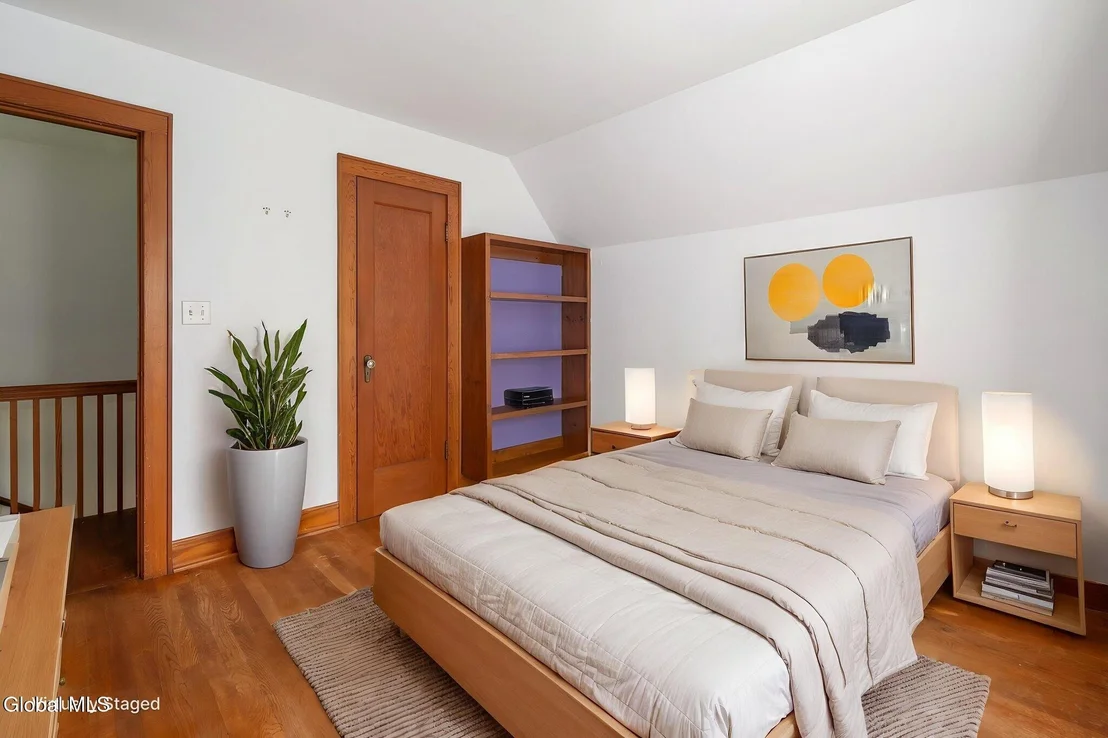 Photo of 122 Clinton Circle
