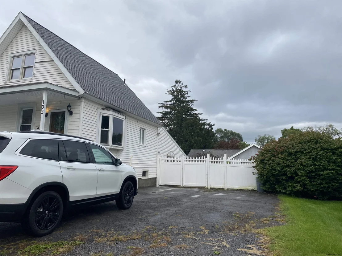 Photo of 132 OREGON Avenue