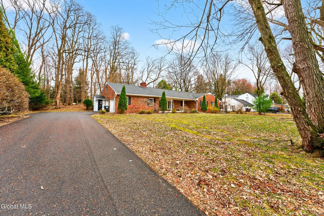 Photo of 7 N Maple Lane