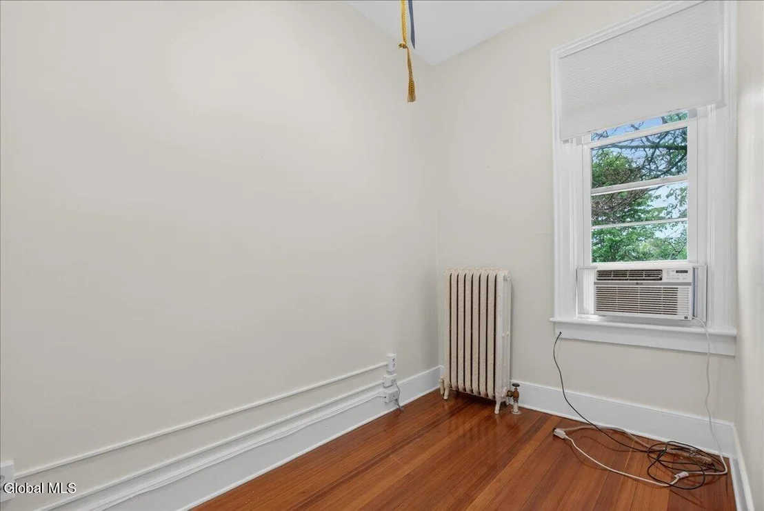 Photo of 121 Maple Avenue