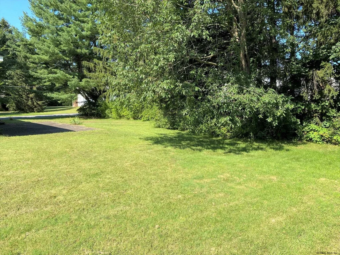 Photo of 51 MANCHESTER Drive