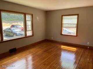 Photo of 2641 Aqueduct Road