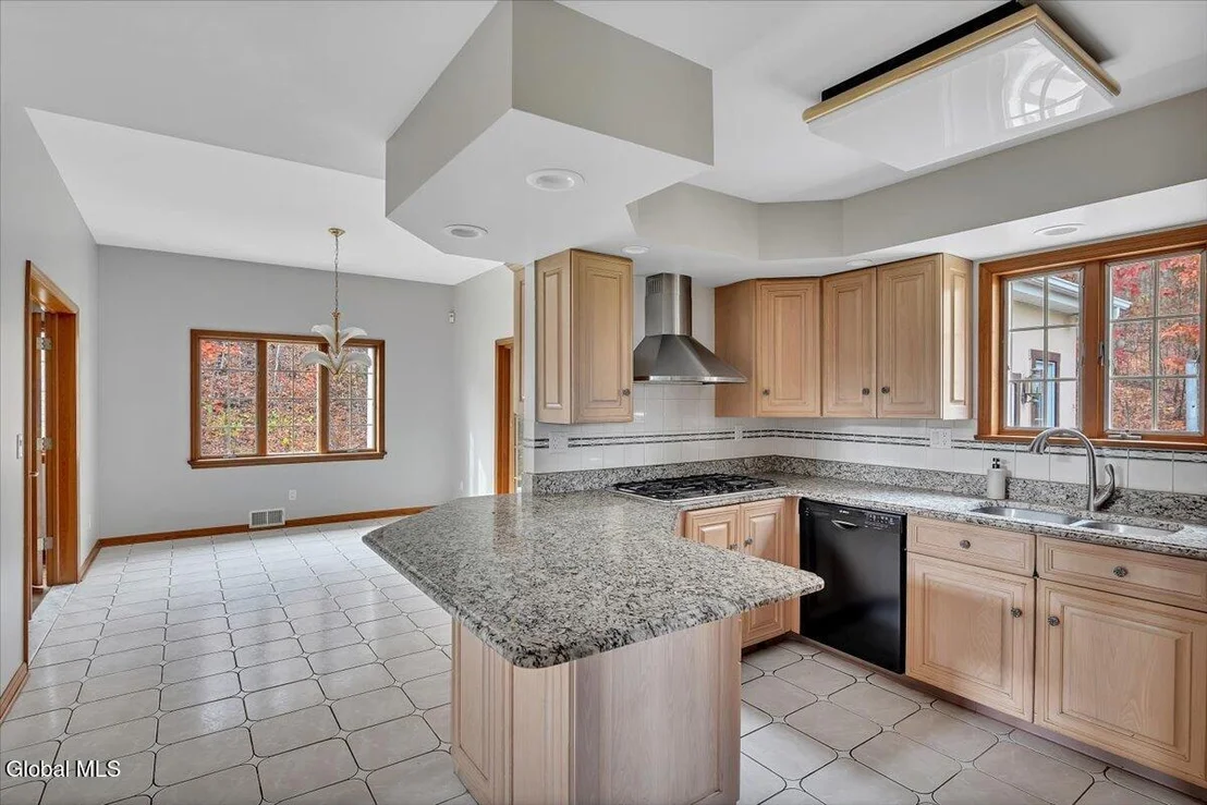 Photo of 1306 Putnam Road
