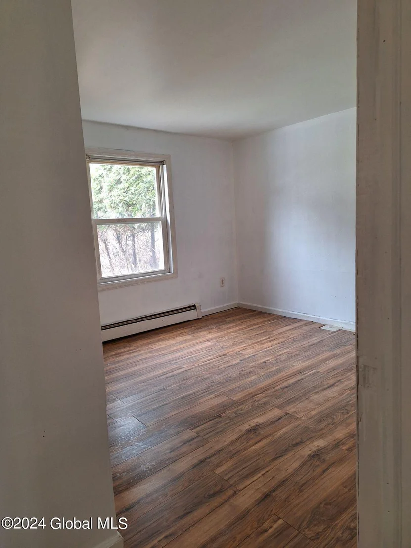 Photo of 747 7th Avenue