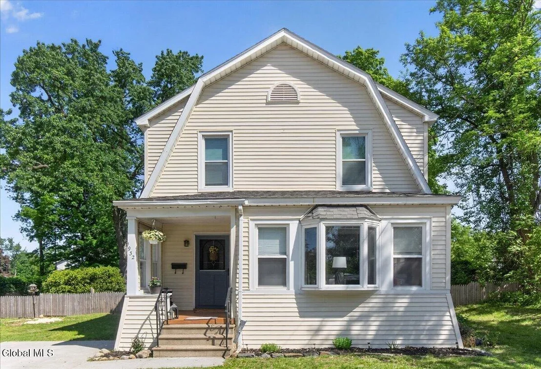 Photo of 1932 Tower Avenue