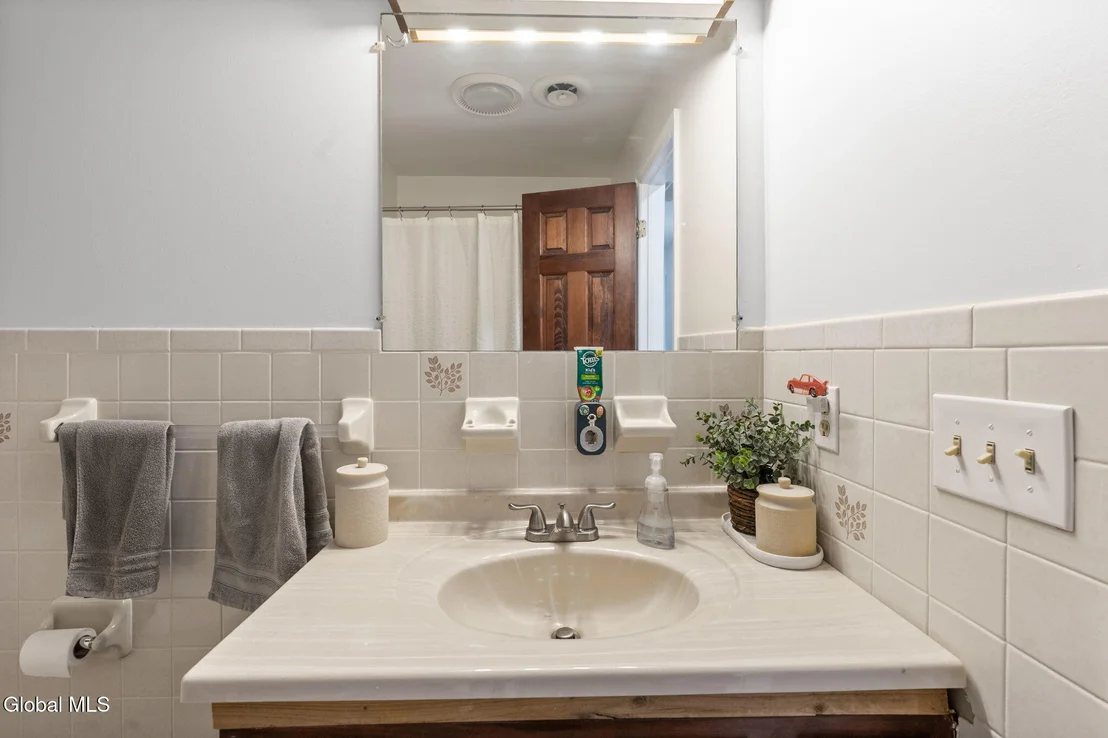 Photo of 19 Crown Point