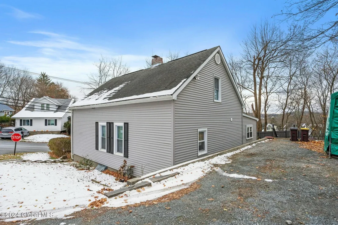Photo of 35 Mountainview Avenue