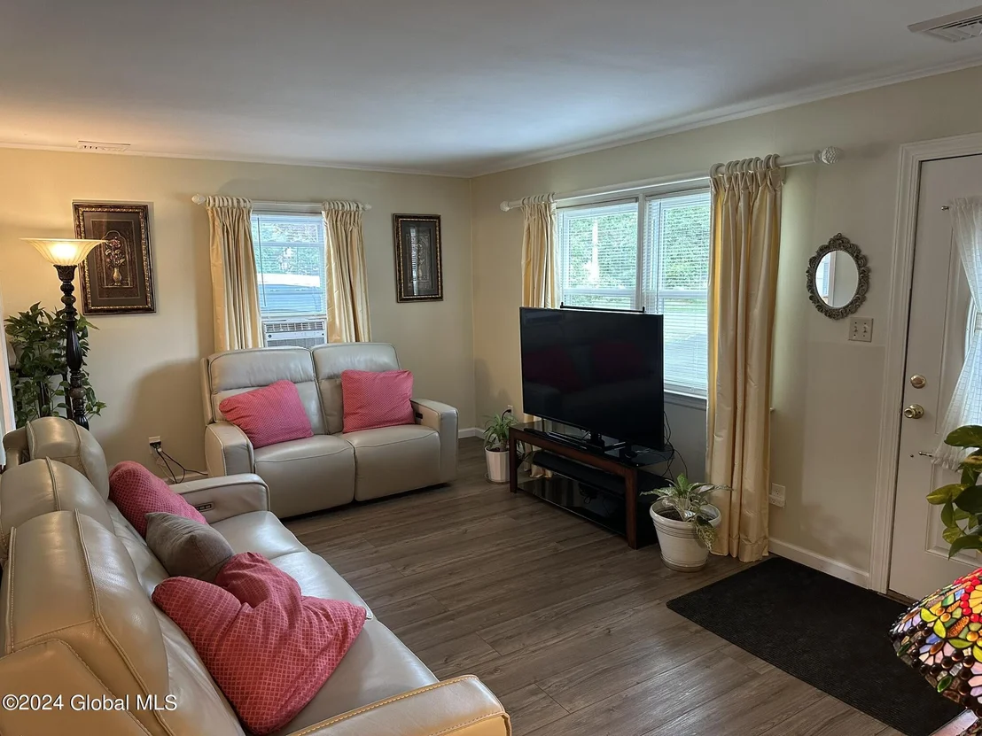 Photo of 309 Chiswell Road