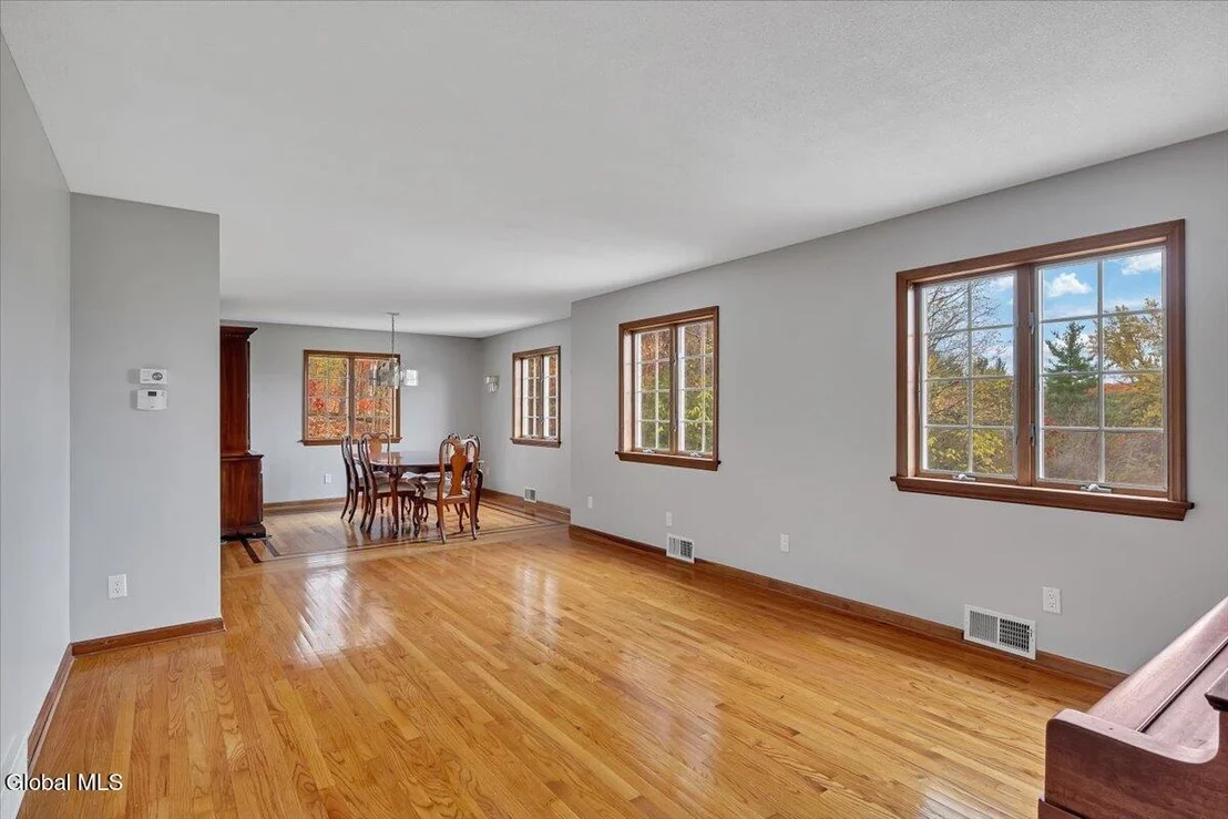 Photo of 1306 Putnam Road