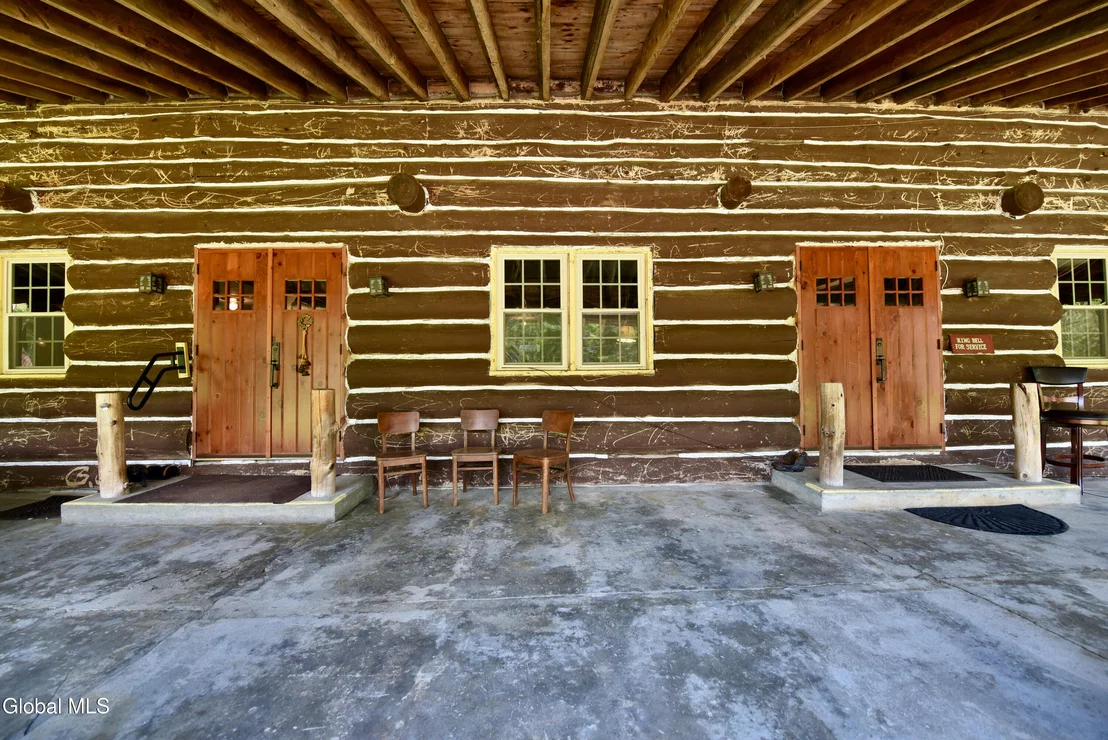 Photo of 746 Howe Road