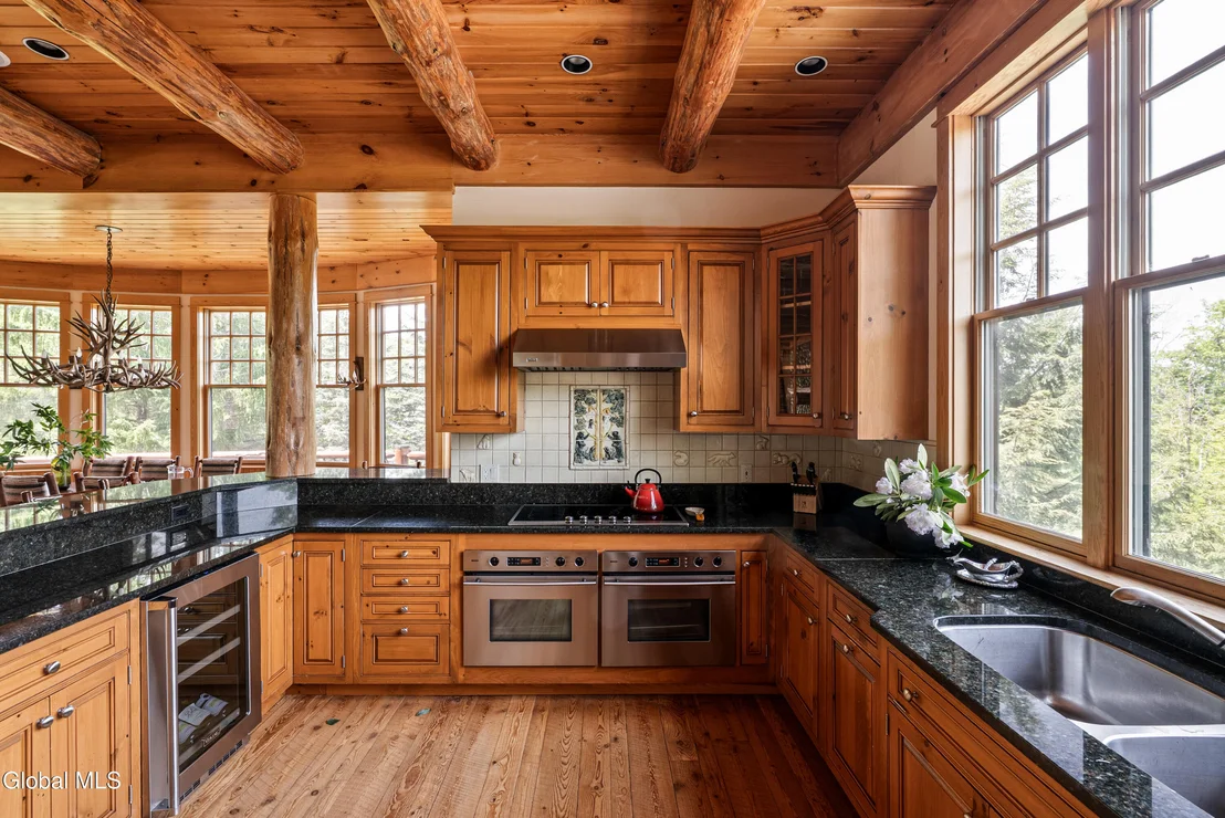 Photo of 6 White Way