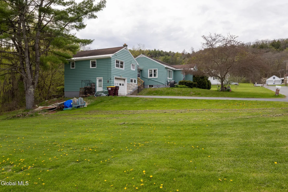 Photo of 8 7th Avenue