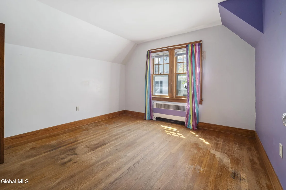 Photo of 122 Clinton Circle