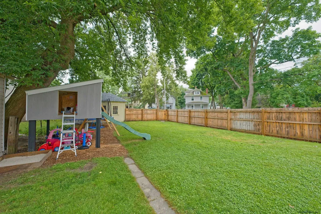 Photo of 115 1ST Street