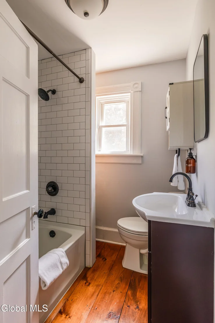 Photo of 725 New York 66