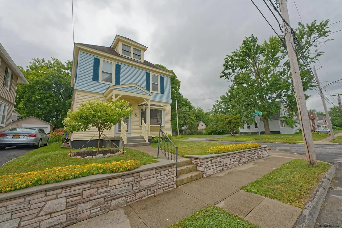 Photo of 115 1ST Street