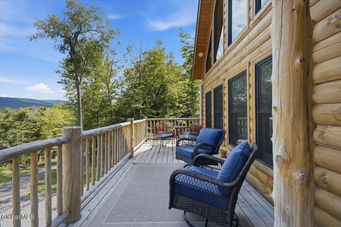 Photo of 1482 Tupper Road