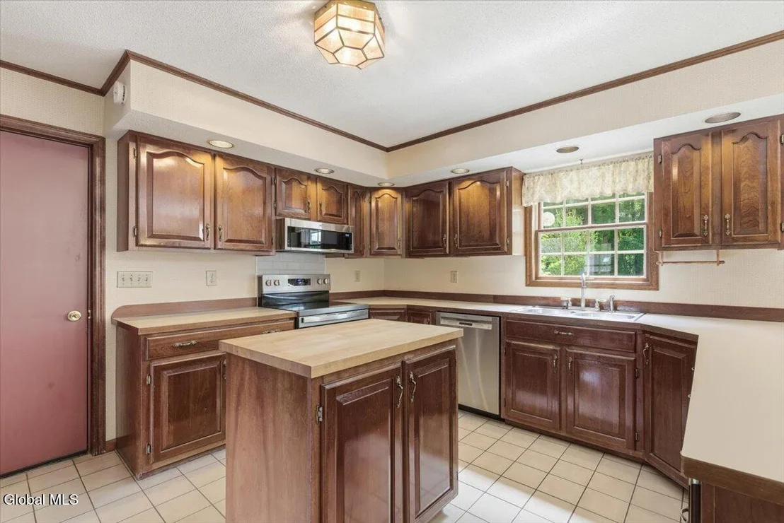 Photo of 908 Mohegan Road