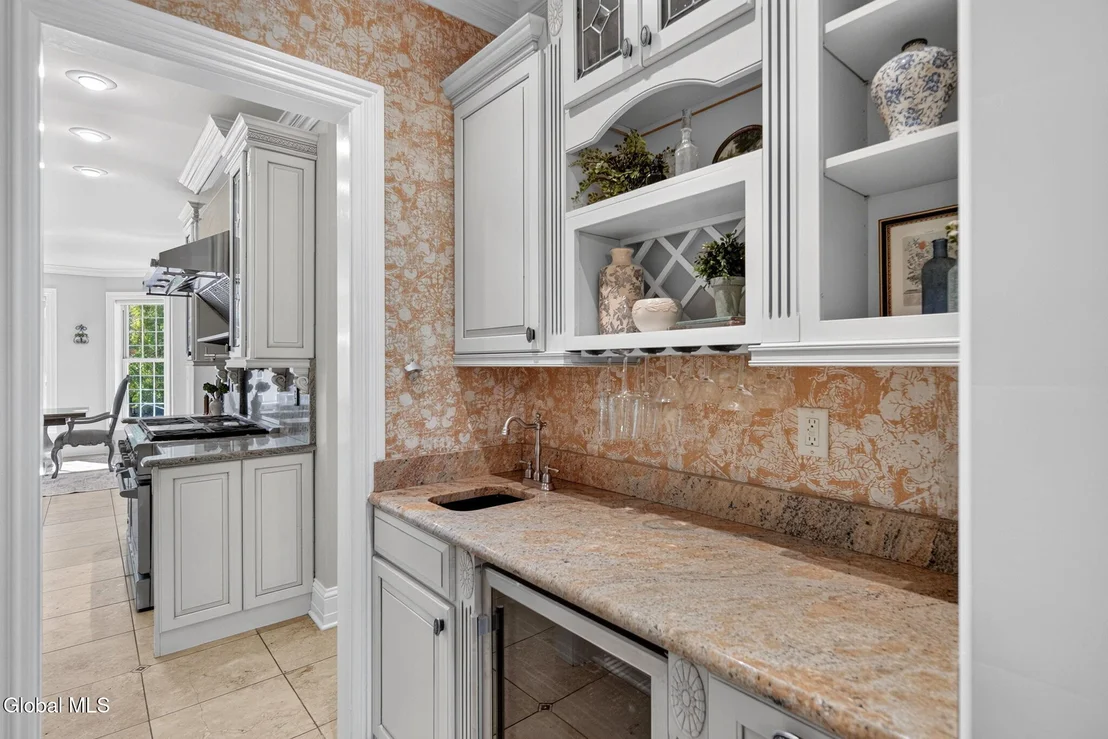 Photo of 245 Menlo Park Road