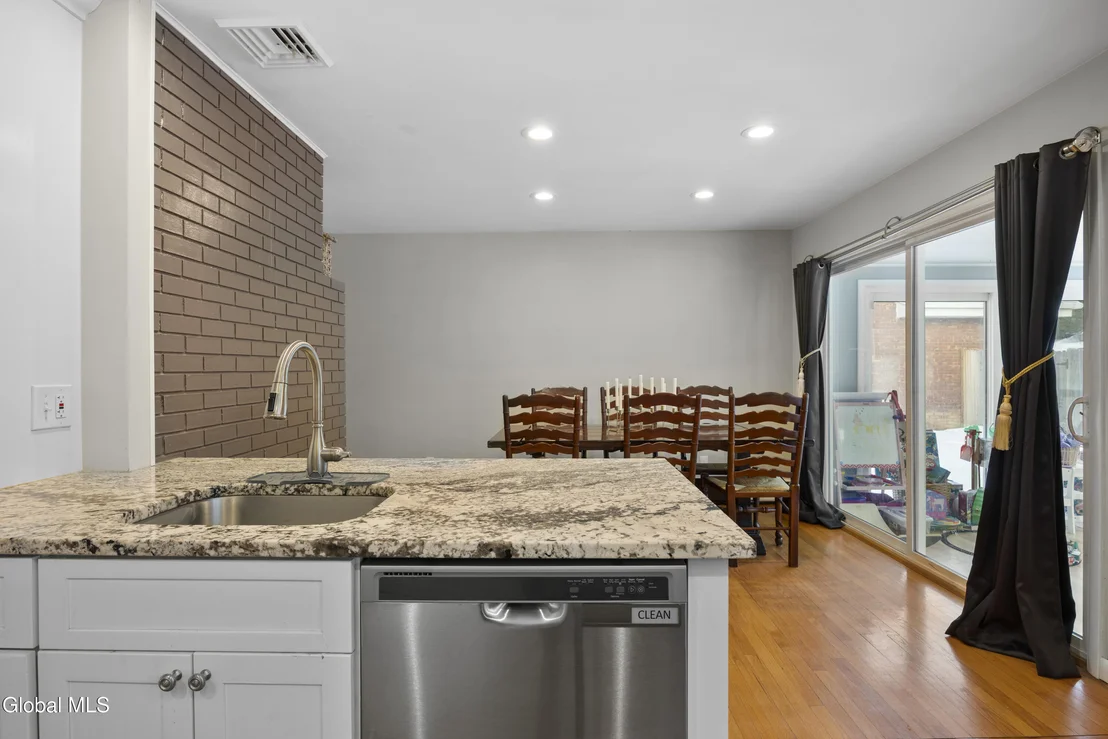 Photo of 27 Davis Avenue