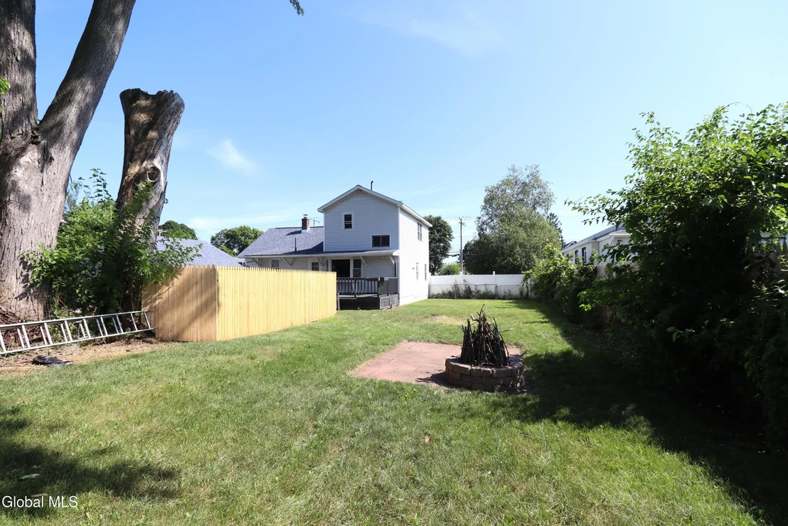 Photo of 319 Melrose Street