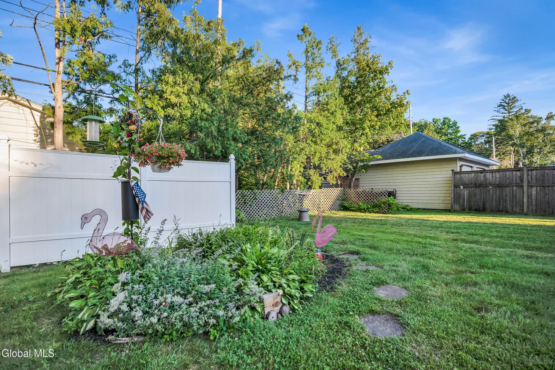 Photo of 820 Central Parkway