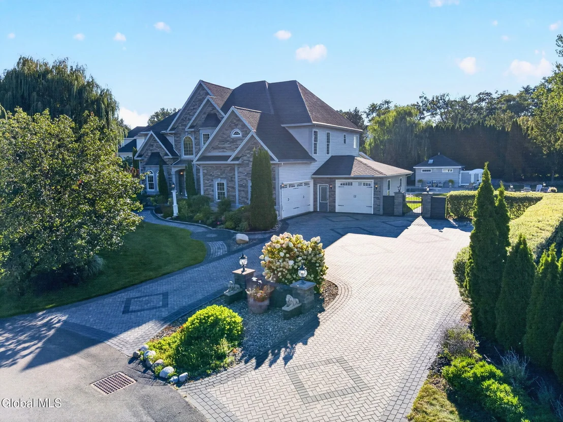 Photo of 245 Menlo Park Road