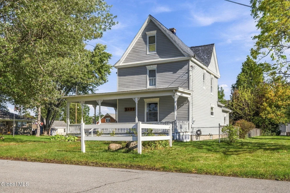 Photo of 2504 Augustine Avenue