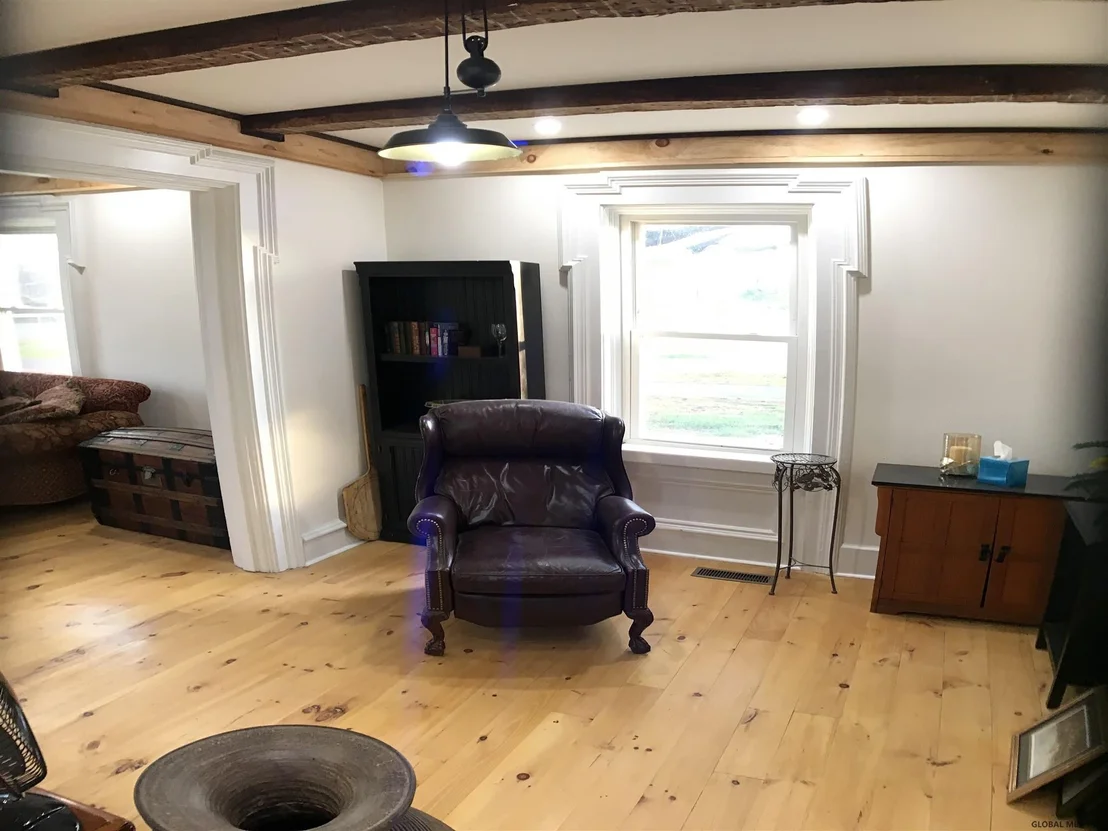 Photo of 1237 W RIVER Road