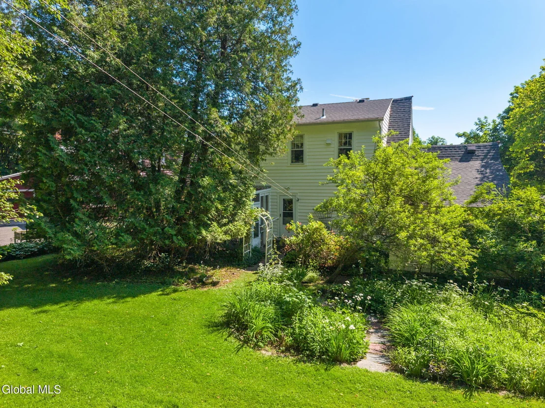 Photo of 122 Clinton Circle