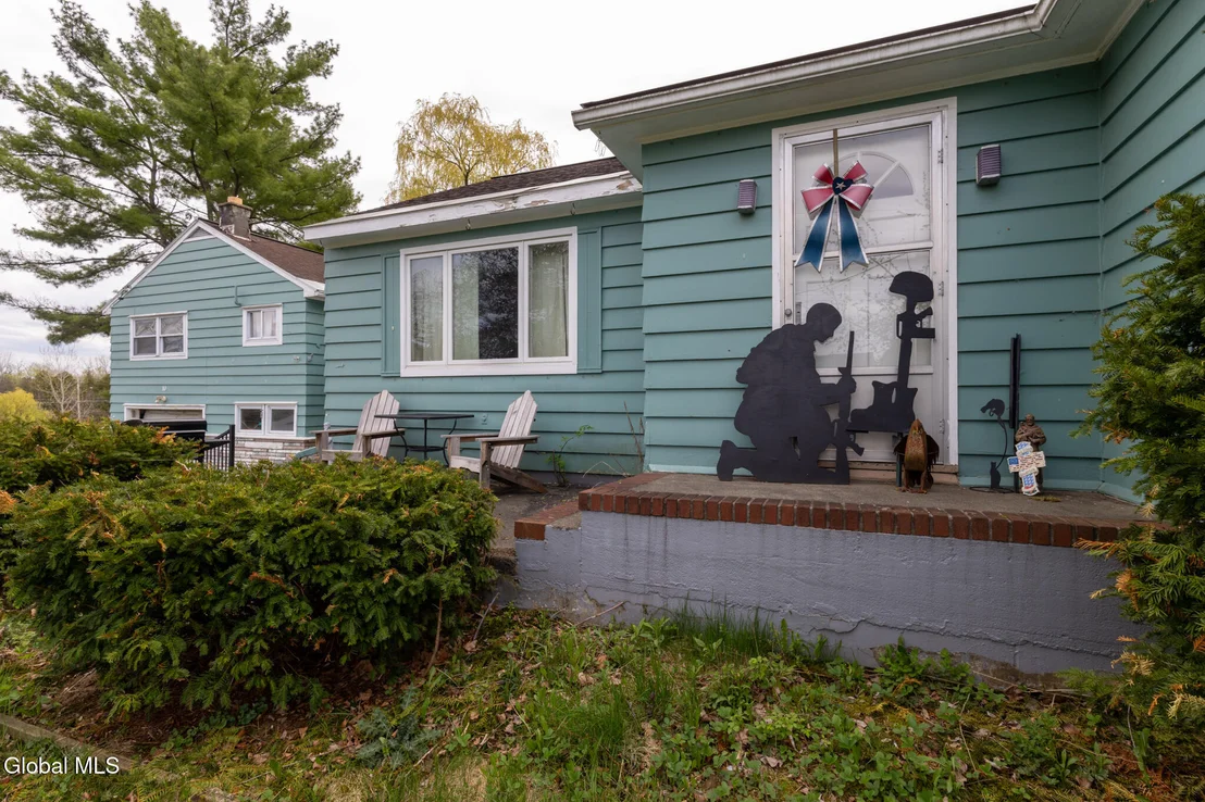 Photo of 8 7th Avenue