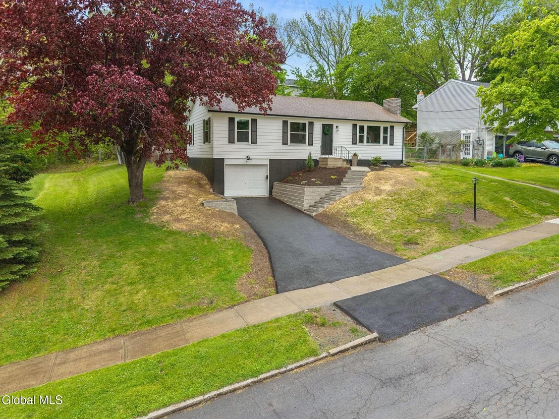 Photo of 34 Wolfert Avenue