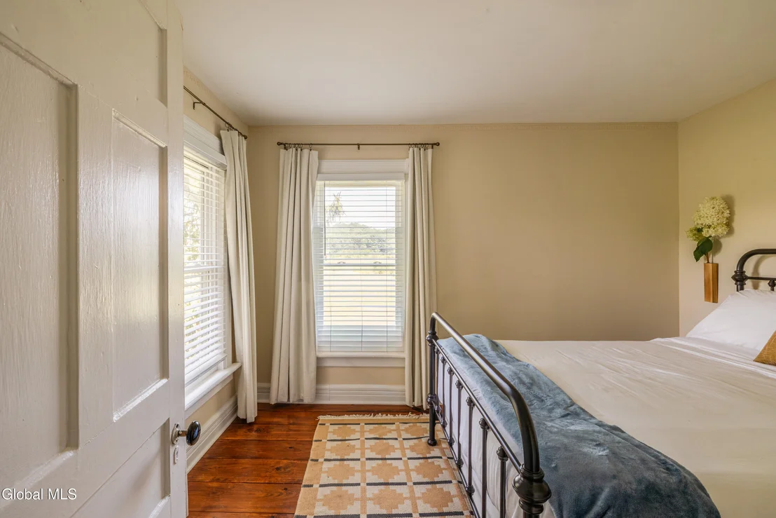 Photo of 725 New York 66