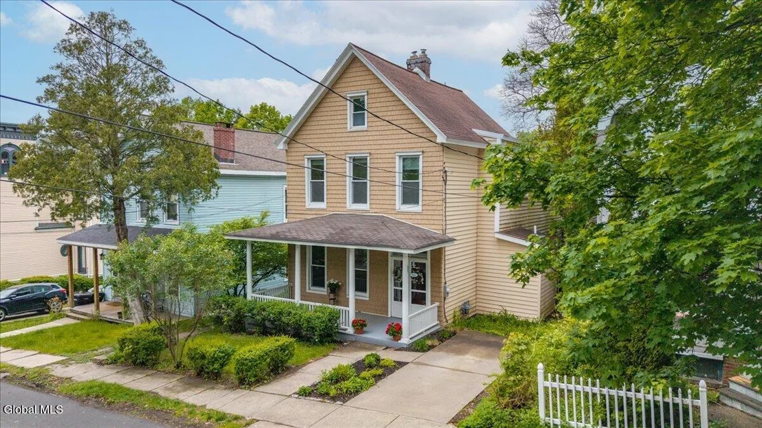 Photo of 121 Maple Avenue