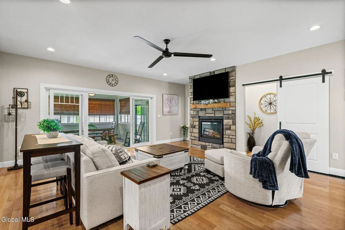 Photo of 1 Londonderry Way