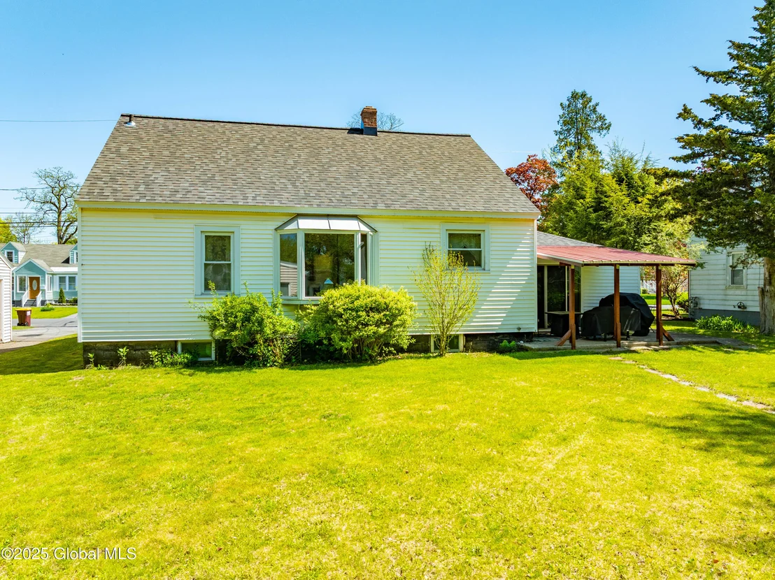 Photo of 2081 Chepstow Road