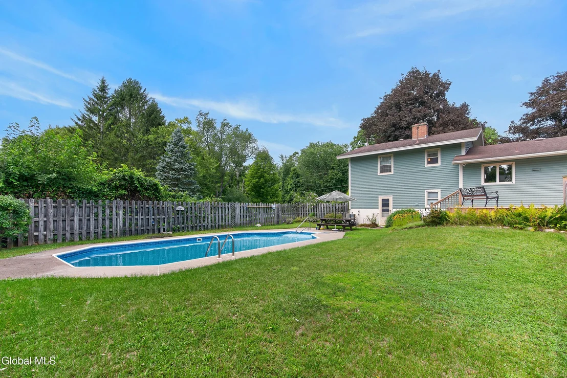 Photo of 137 Mammoth Spring Road