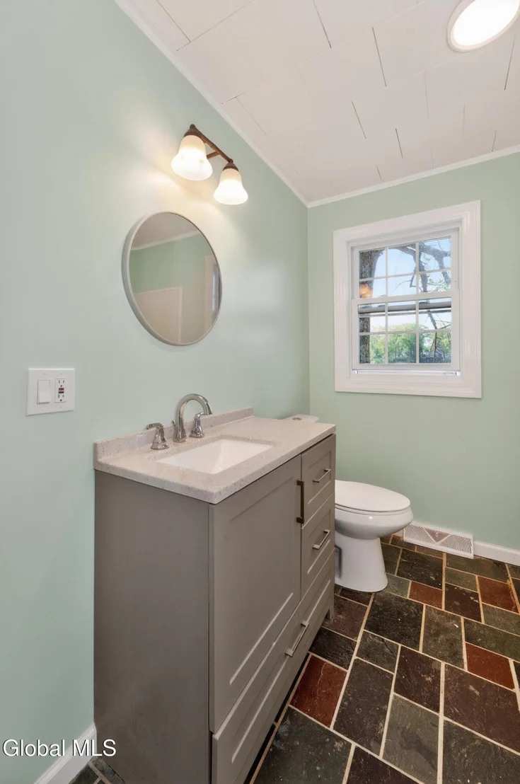 Photo of 2880 New York 22