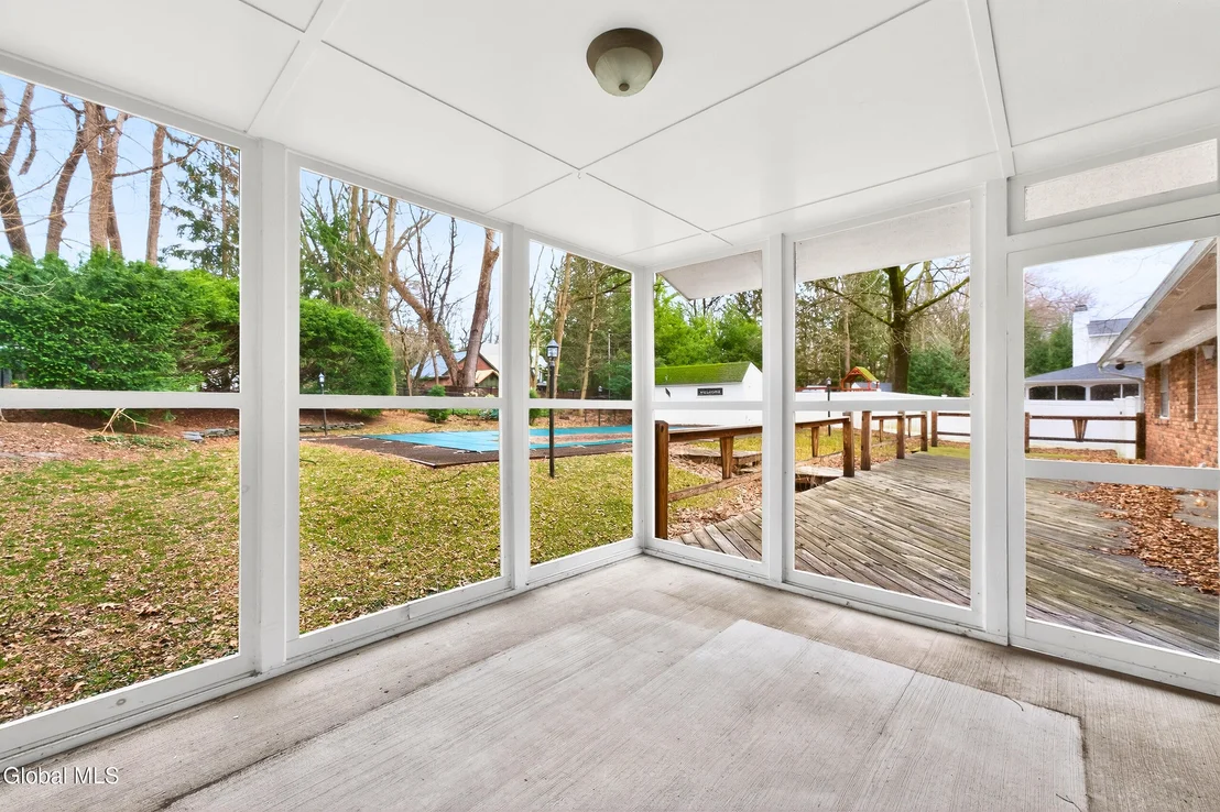 Photo of 7 N Maple Lane