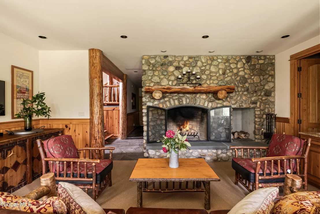 Photo of 6 White Way