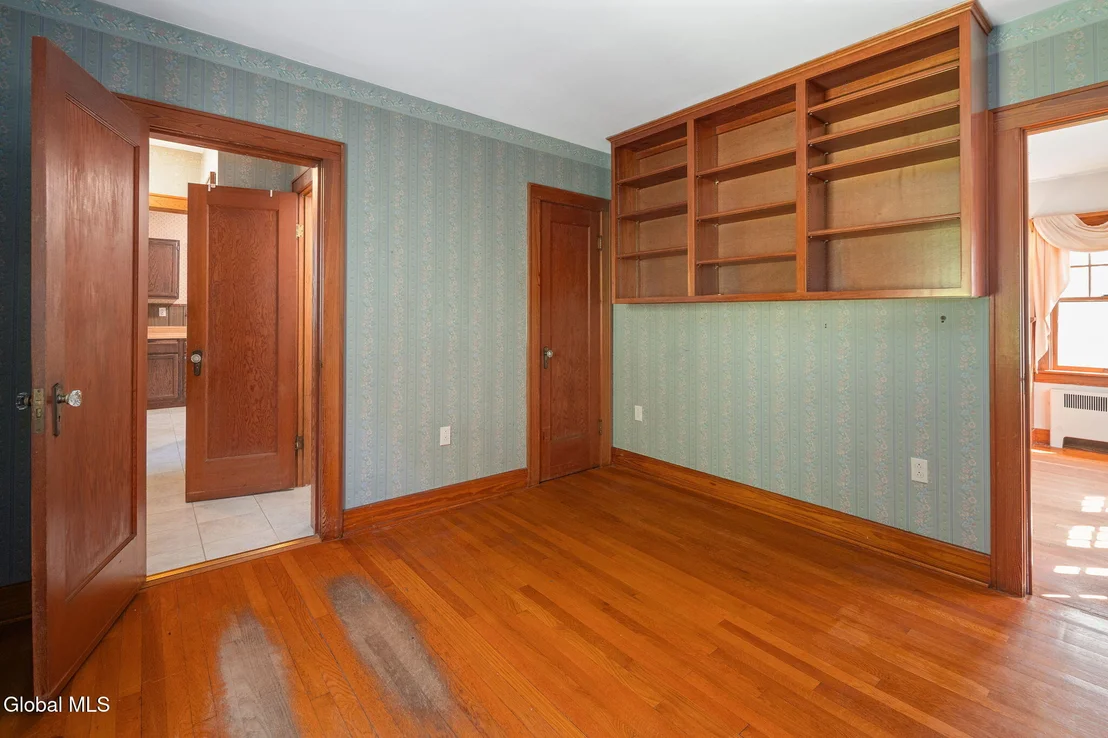 Photo of 122 Clinton Circle