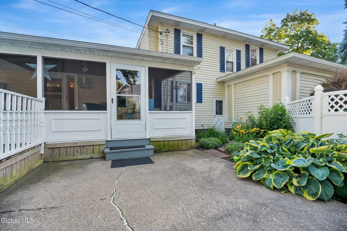 Photo of 820 Central Parkway