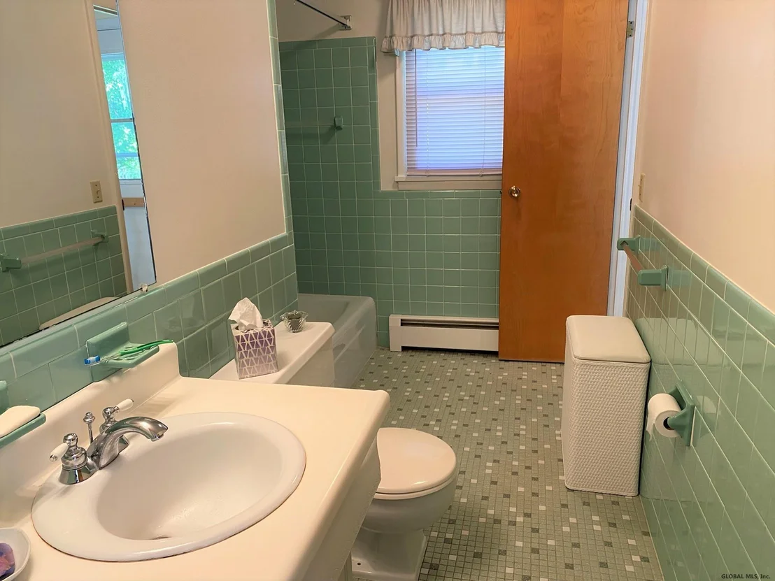 Photo of 51 MANCHESTER Drive