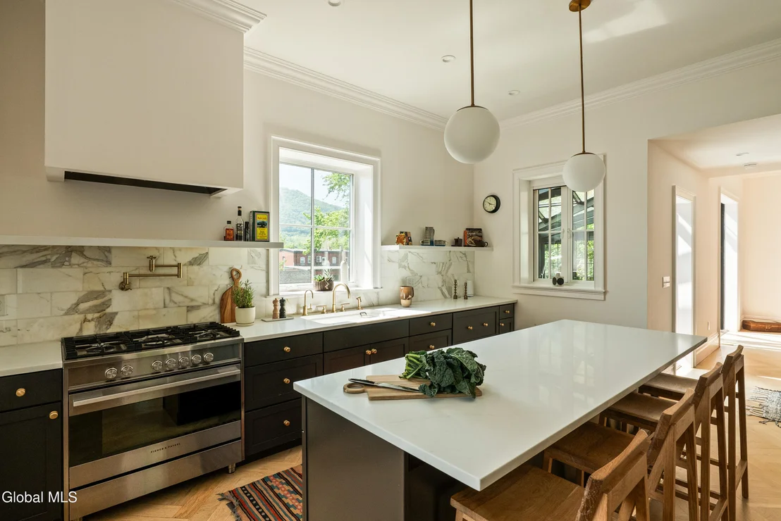 Photo of 33 Davis Street